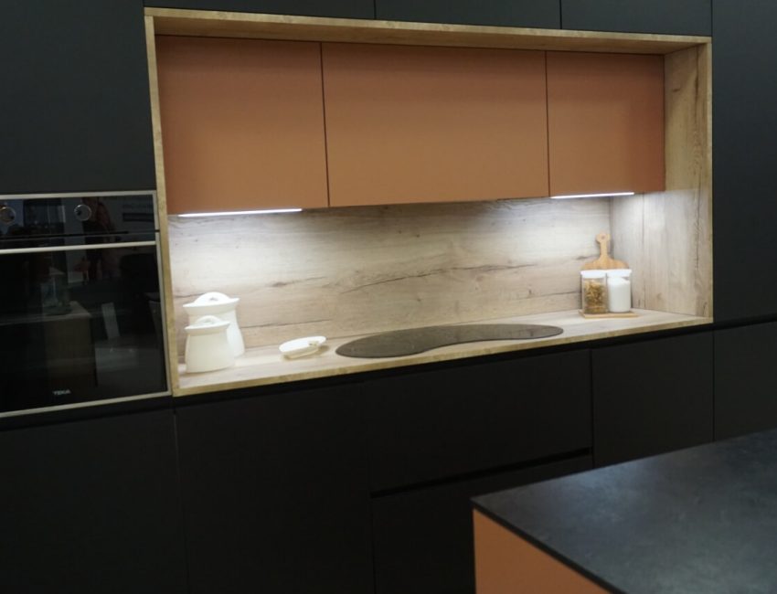 Detalles que cuentan en las cocinas modernas. Cocinas de color en Toledo